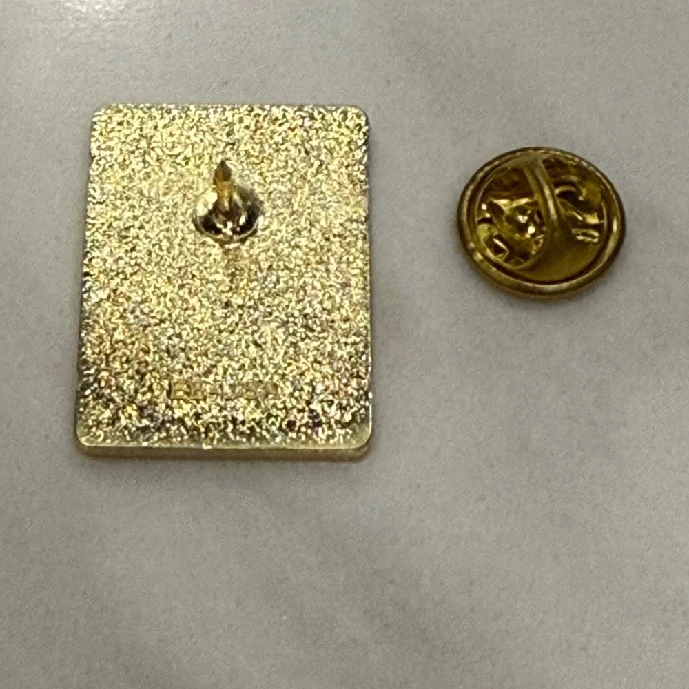 US Army Veteran‎ Enamel Lapel Pin Gold Tone Star